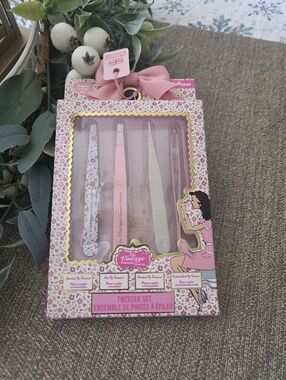 Vintage Pink and White Tweezers Set